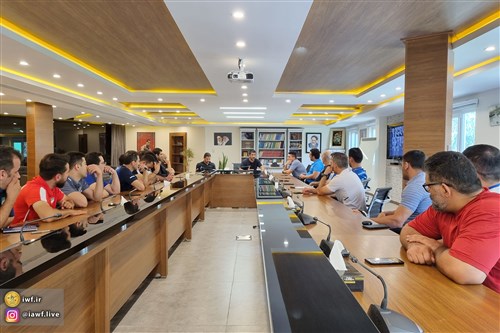 جلسه ی رئیس فدراسیون با کادر فنی تیم های ملی کشتی برگزار شد (همراه با گزارش تصویری)